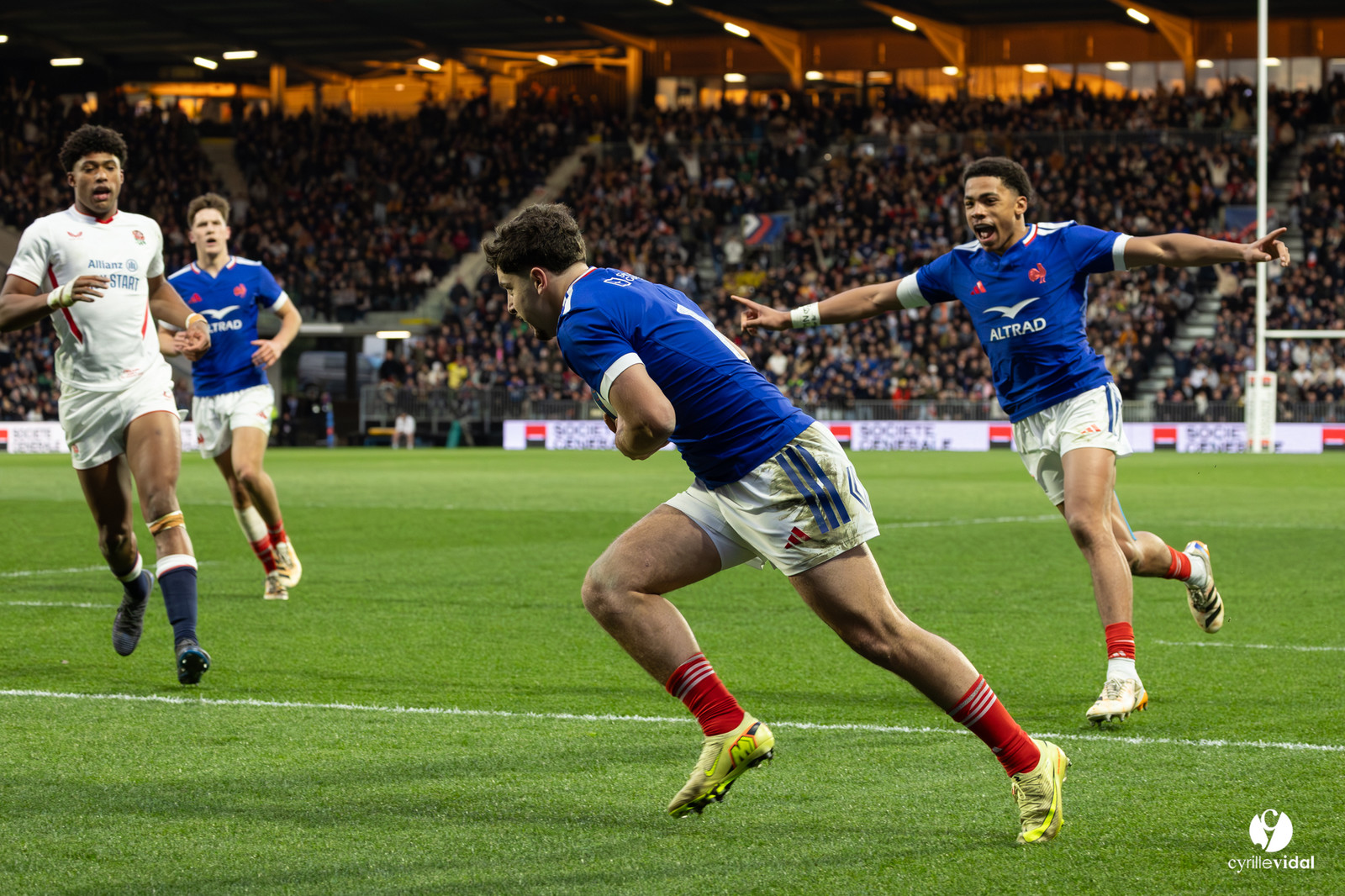 Grand chelem du XV de France U20 dans le tournoi des 6 nations après la victoire 31-28 contre l'Angleterre au Stade Marcel Deflandre de La Rochelle