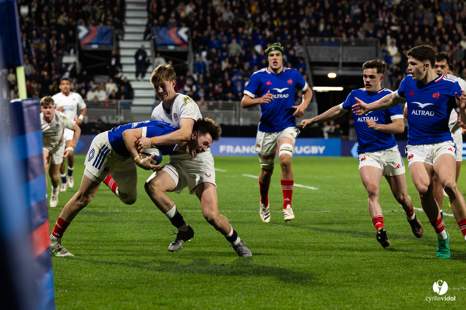 Grand chelem du XV de France U20 dans le tournoi des 6 nations après la victoire 31-28 contre l'Angleterre au Stade Marcel Deflandre de La Rochelle