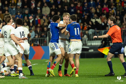 Grand chelem du XV de France U20 dans le tournoi des 6 nations après la victoire 31-28 contre l'Angleterre au Stade Marcel Deflandre de La Rochelle