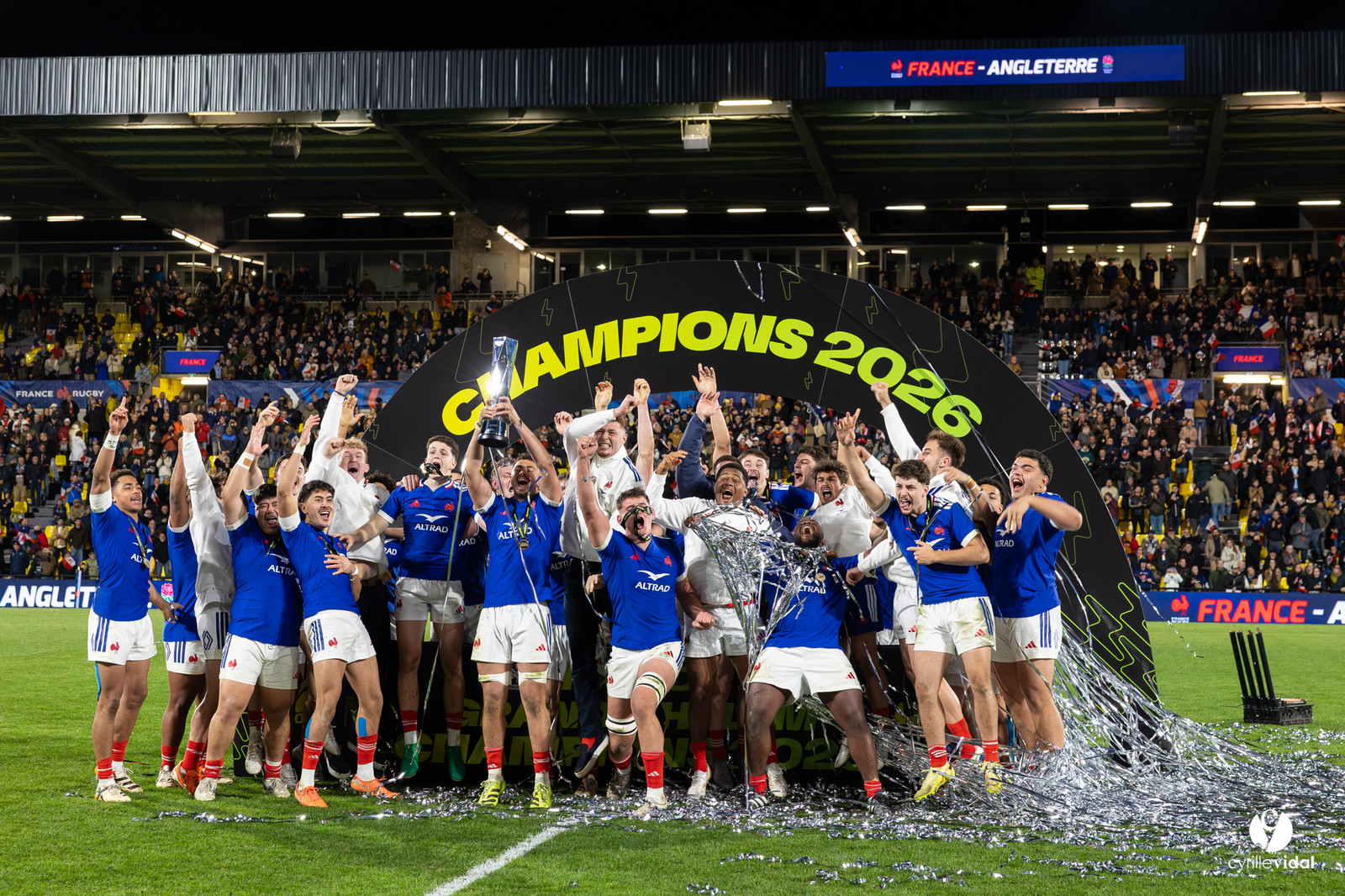 Grand chelem du XV de France U20 dans le tournoi des 6 nations après la victoire 31-28 contre l'Angleterre au Stade Marcel Deflandre de La Rochelle