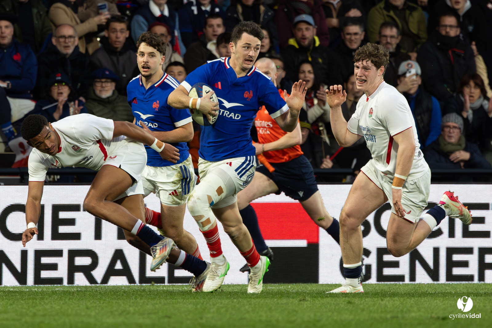 Grand chelem du XV de France U20 dans le tournoi des 6 nations après la victoire 31-28 contre l'Angleterre au Stade Marcel Deflandre de La Rochelle