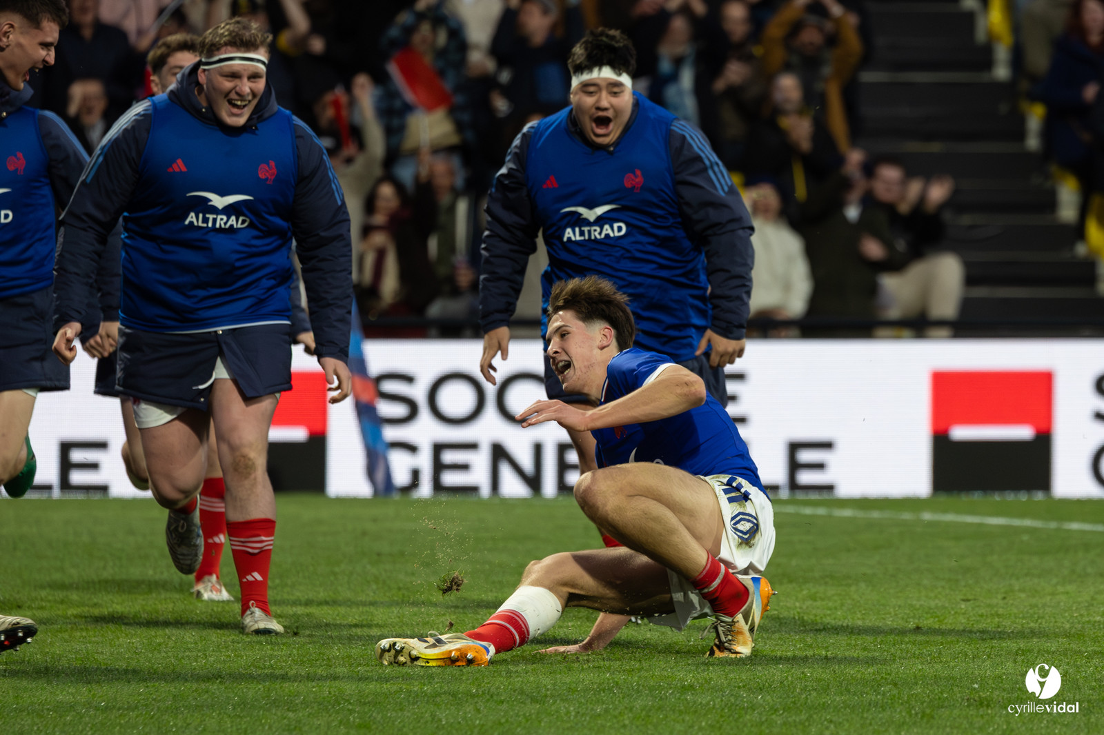 Grand chelem du XV de France U20 dans le tournoi des 6 nations après la victoire 31-28 contre l'Angleterre au Stade Marcel Deflandre de La Rochelle