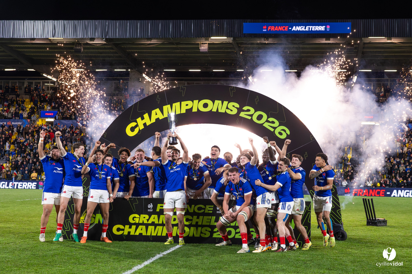 Grand chelem du XV de France U20 dans le tournoi des 6 nations après la victoire 31-28 contre l'Angleterre au Stade Marcel Deflandre de La Rochelle