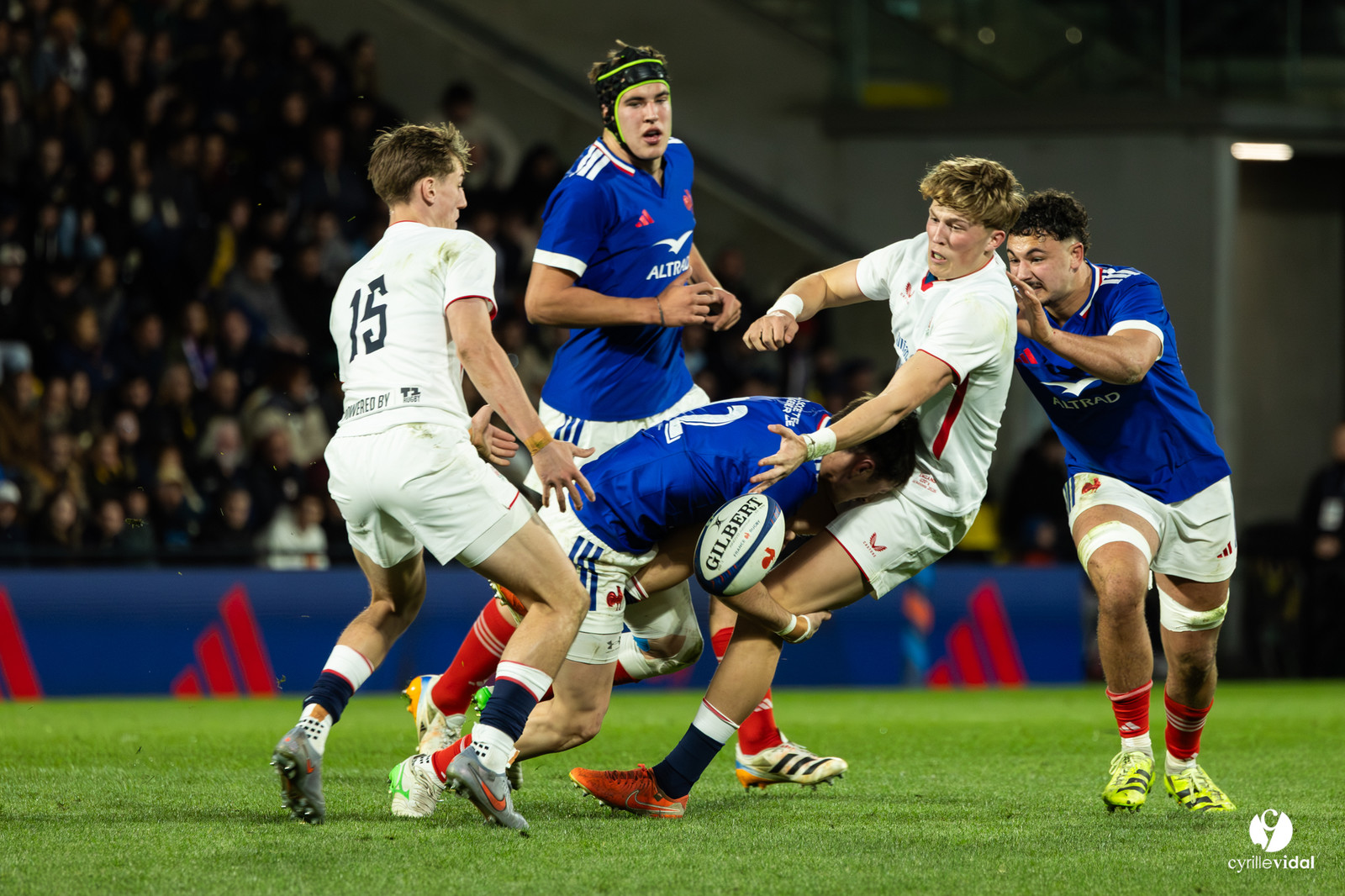 Grand chelem du XV de France U20 dans le tournoi des 6 nations après la victoire 31-28 contre l'Angleterre au Stade Marcel Deflandre de La Rochelle