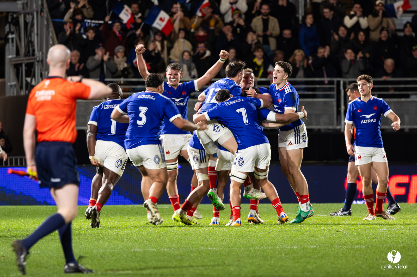 Grand chelem du XV de France U20 dans le tournoi des 6 nations après la victoire 31-28 contre l'Angleterre au Stade Marcel Deflandre de La Rochelle