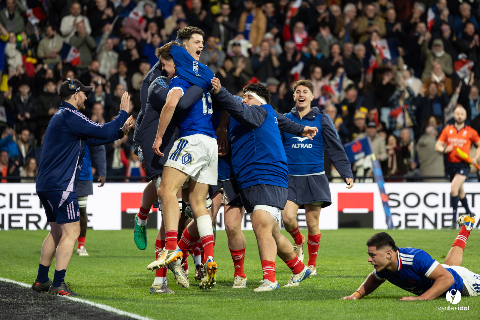 Grand chelem du XV de France U20 dans le tournoi des 6 nations après la victoire 31-28 contre l'Angleterre au Stade Marcel Deflandre de La Rochelle