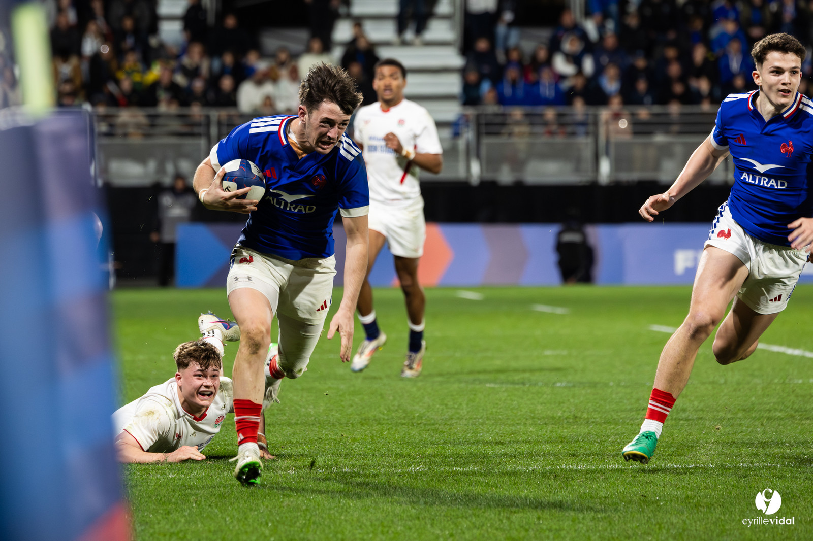 Grand chelem du XV de France U20 dans le tournoi des 6 nations après la victoire 31-28 contre l'Angleterre au Stade Marcel Deflandre de La Rochelle