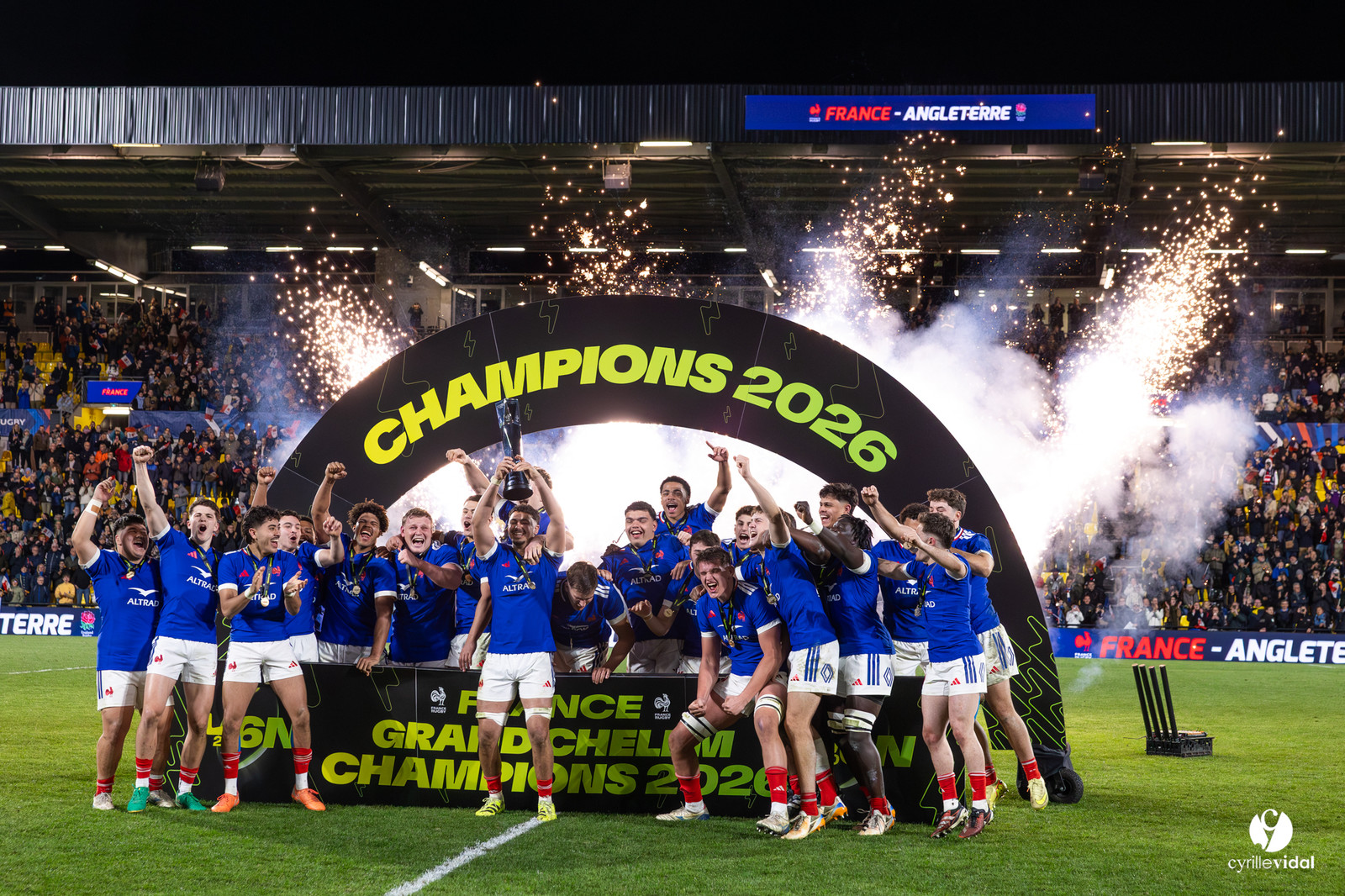 Grand chelem du XV de France U20 dans le tournoi des 6 nations après la victoire 31-28 contre l'Angleterre au Stade Marcel Deflandre de La Rochelle