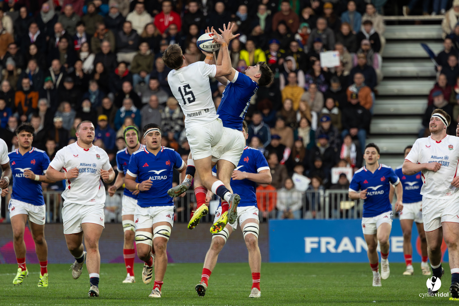Grand chelem du XV de France U20 dans le tournoi des 6 nations après la victoire 31-28 contre l'Angleterre au Stade Marcel Deflandre de La Rochelle