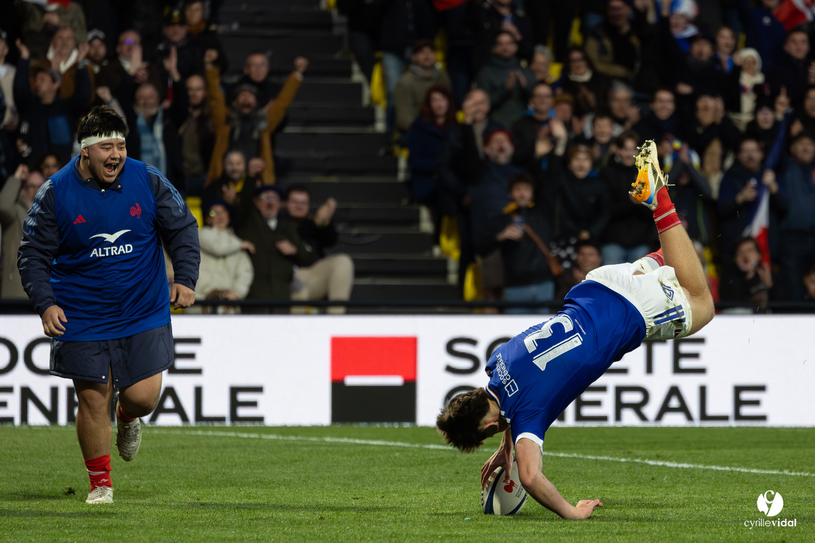 Grand chelem du XV de France U20 dans le tournoi des 6 nations après la victoire 31-28 contre l'Angleterre au Stade Marcel Deflandre de La Rochelle