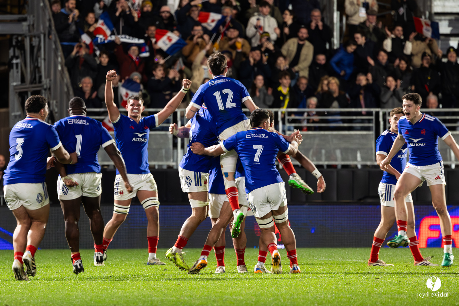Grand chelem du XV de France U20 dans le tournoi des 6 nations après la victoire 31-28 contre l'Angleterre au Stade Marcel Deflandre de La Rochelle