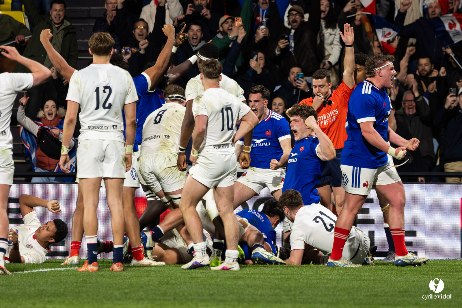 Grand chelem du XV de France U20 dans le tournoi des 6 nations après la victoire 31-28 contre l'Angleterre au Stade Marcel Deflandre de La Rochelle
