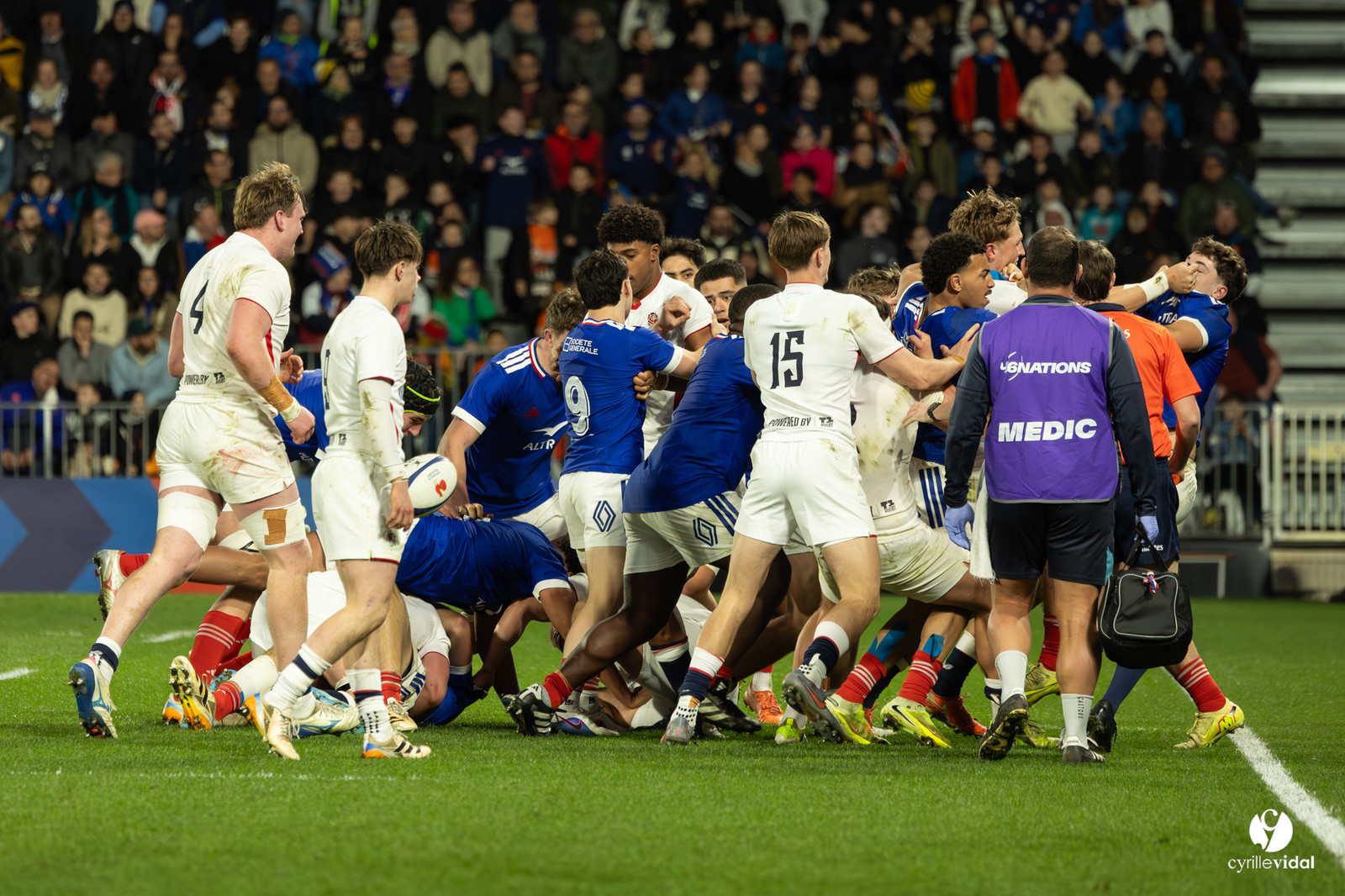 Grand chelem du XV de France U20 dans le tournoi des 6 nations après la victoire 31-28 contre l'Angleterre au Stade Marcel Deflandre de La Rochelle